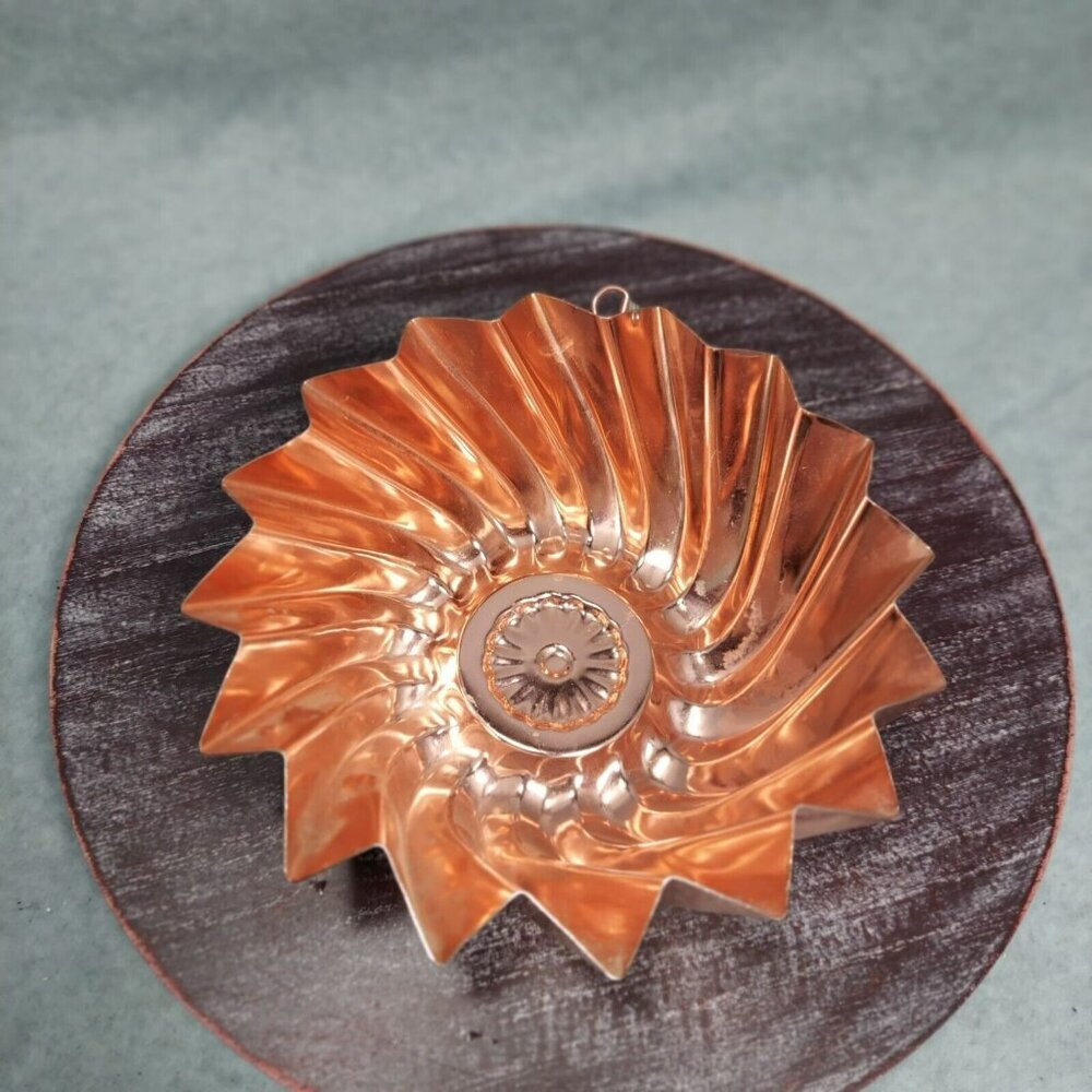 VTG Copper Color Aluminum Swirl Fluted Mold Pan Decorative Wall Decor Kitchen